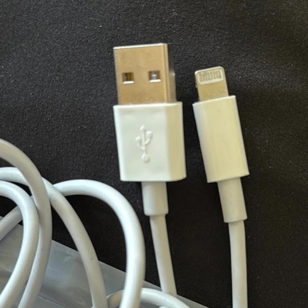 Three USB to Apple (Lightning) Charging Set, and 1 C to Lightning Charging Cord